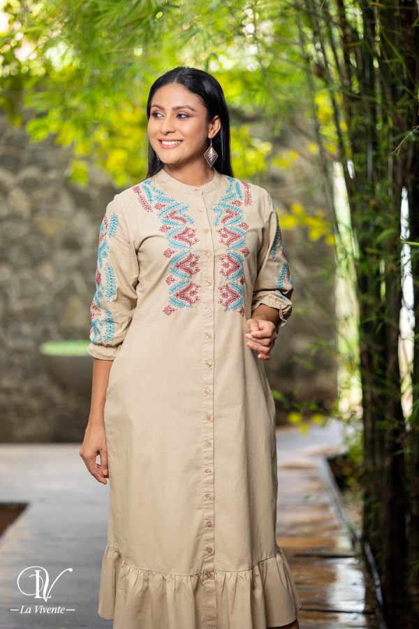 Floral Embroidered Frill Hemmed Midi Dress - Image 2