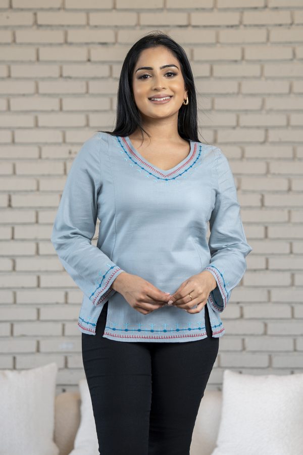 Embroidered front slit top - Image 3
