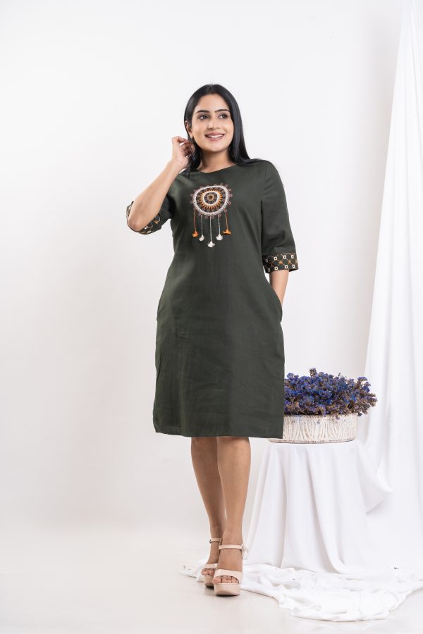 Embroidered round neck short dress - Image 2