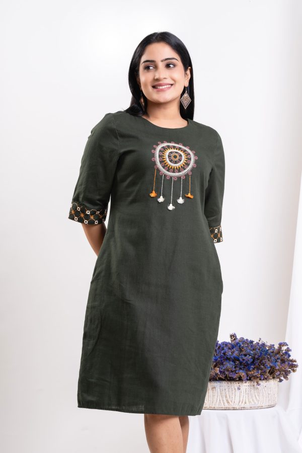 Embroidered round neck short dress - Image 4