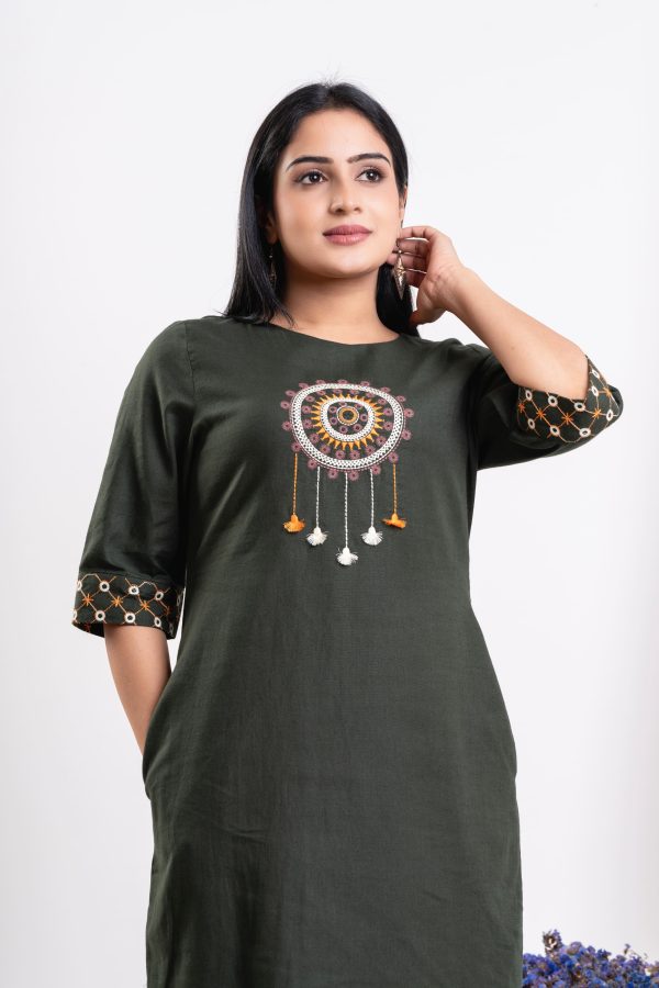 Embroidered round neck short dress - Image 3