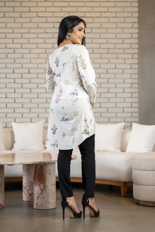 Floral Patterned Mock Placket Kurta - Image 4